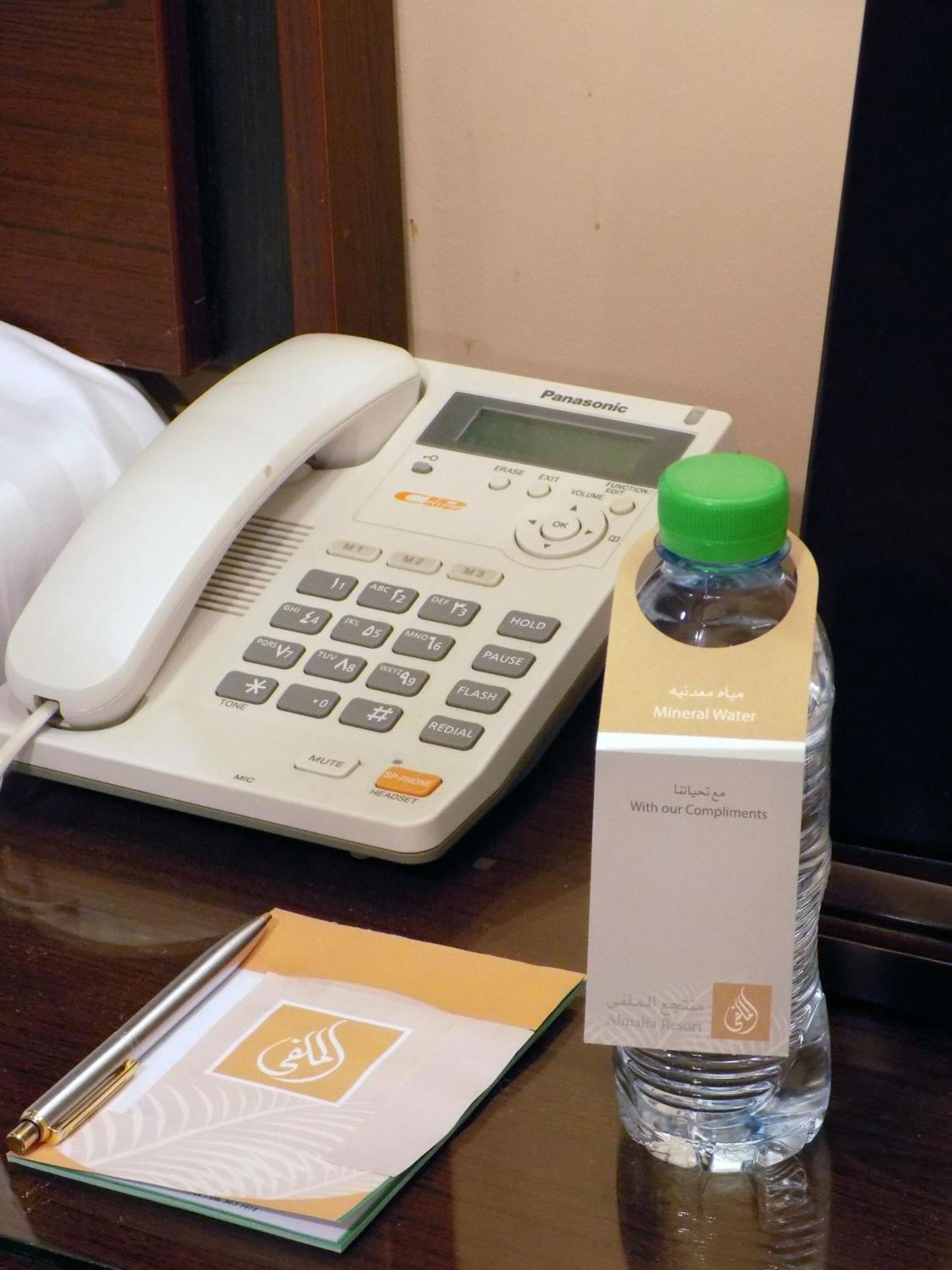 Onizah Hotel Unaizah Habitación foto